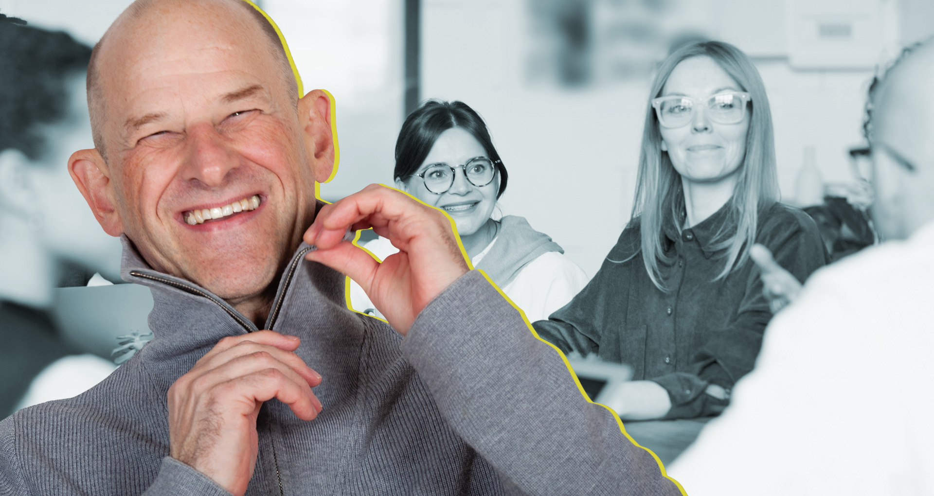 Sven Hemprich lacht herzlich im Vordergrund, im Hintergrund zwei Frauen in einem Gespräch